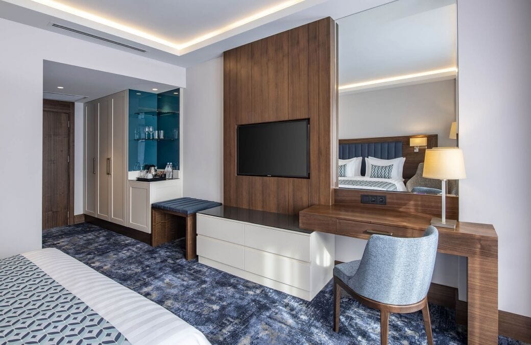 Premiere king room, desk and TV
