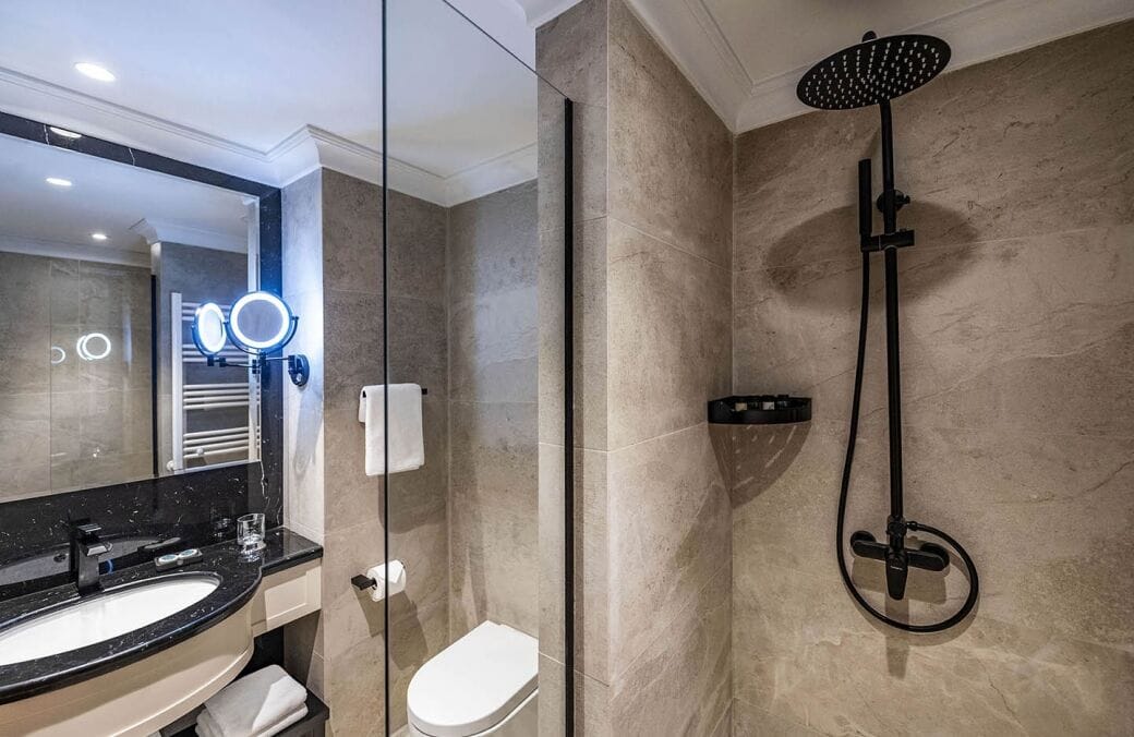 Premiere twin bathroom
